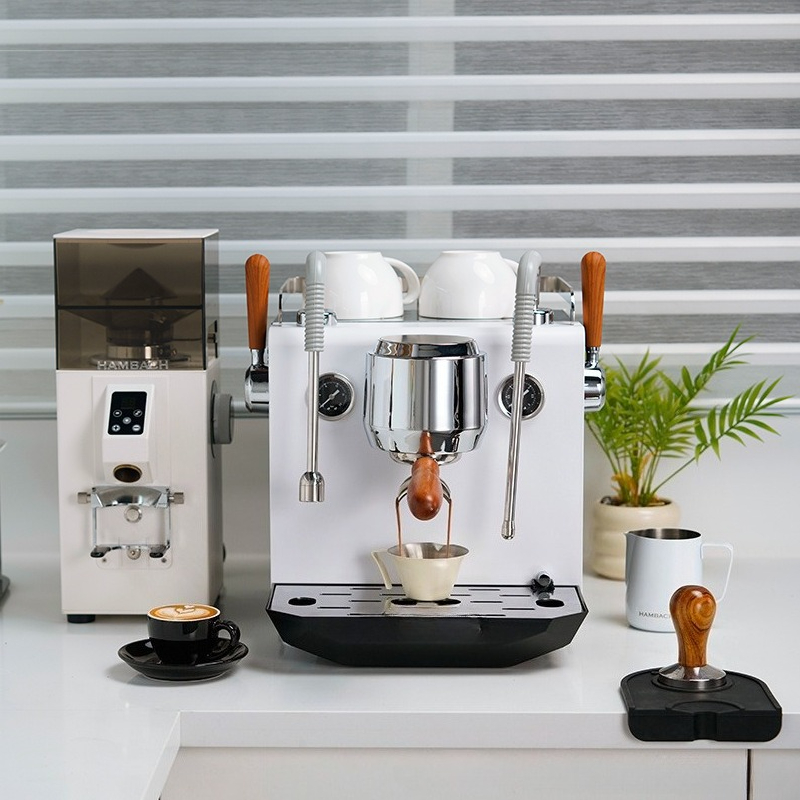 Włoski półautomatyczny ekspres – Coffee Equipment Manufacturers recenzja i cena