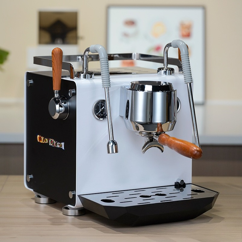 Włoski półautomatyczny ekspres – Coffee Equipment Manufacturers recenzja i cena